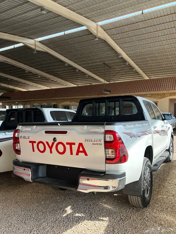 هايلوكس دبل بنزين قير عادي 2025 5