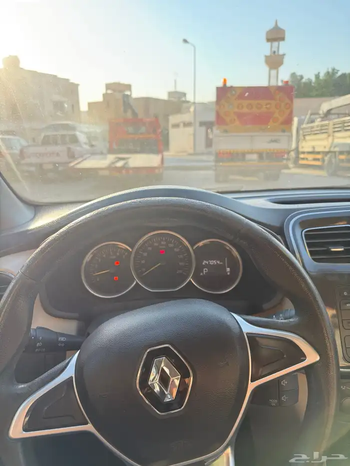 سيارة من نوع RENAULT - SYMBOL 2017 16