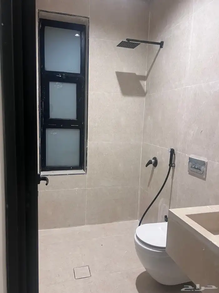 شقة جديدة للإيجار   حي الشعلة 10