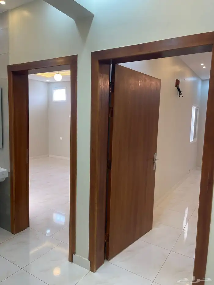 شقة ارضية مستقلة واسعة بمساحة دور قريبة من كوبري المطار 26