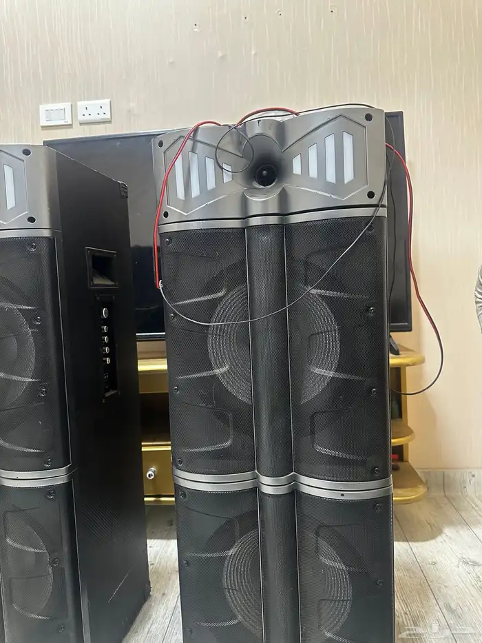 سماعتين كبار و 4 نجف صغار 3