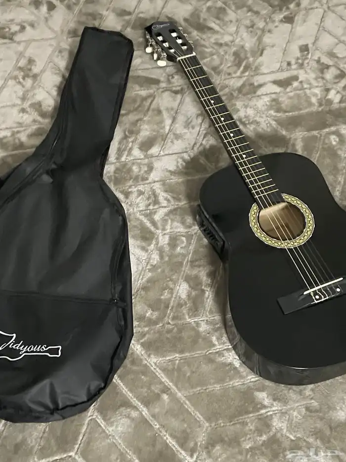 جيتار كلاسيكي صوتي جديد مع عدته كامله 0