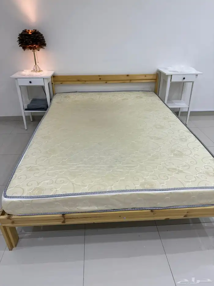 سرير مع مرتبه اثنين كومدينه بحاله ممتازه 4
