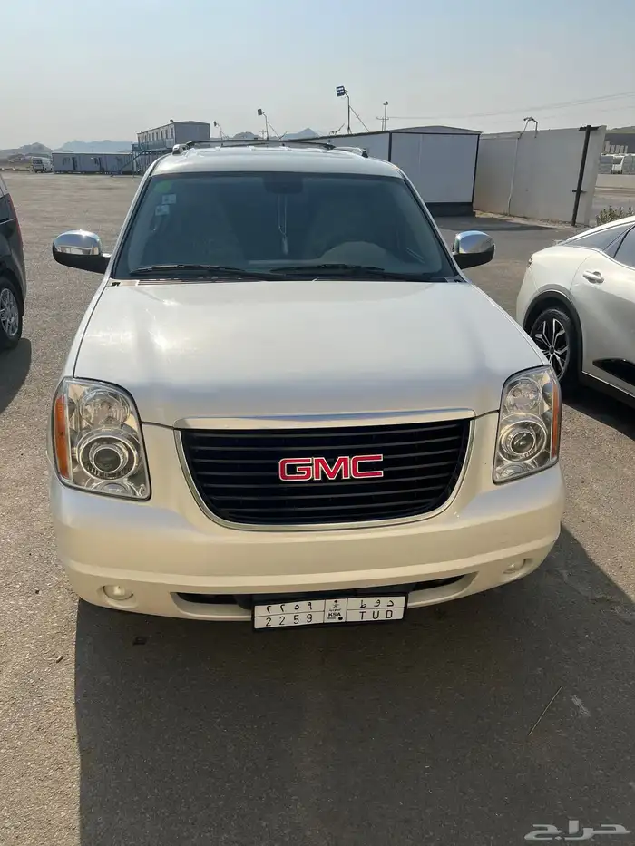 يوكن 2011 GMC قصير SLT فل كامل بدون دبل سعودي 9