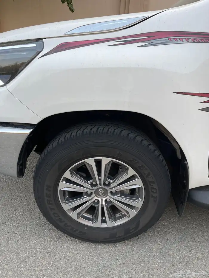 هايلوكس 2024 ديزل 2800 cc شبه الجديد 9