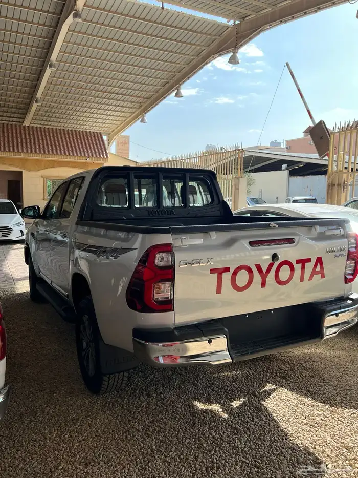 هايلوكس دبل بنزين قير عادي 2025 4