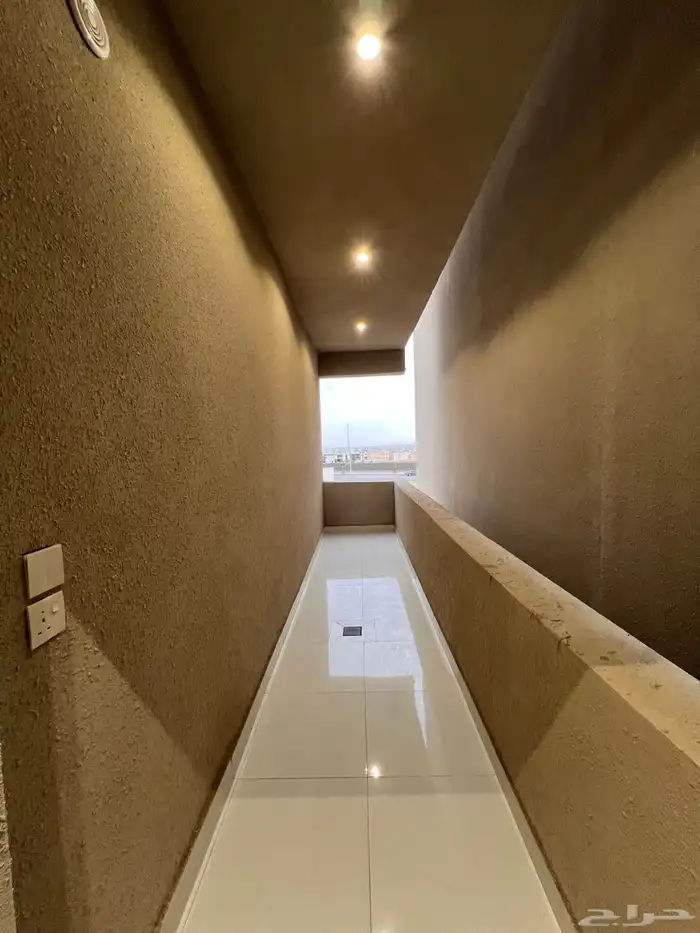 للبيع ادوار ارضيه وادوار علويه مقابل دوارالتحليه خميس مشيط 29
