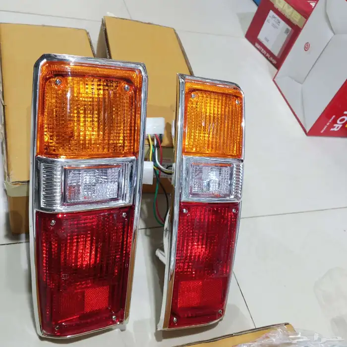 طقم اسطب خلفي هايلكس مديل 79م 83 م السعر150ريال تايلندي 3