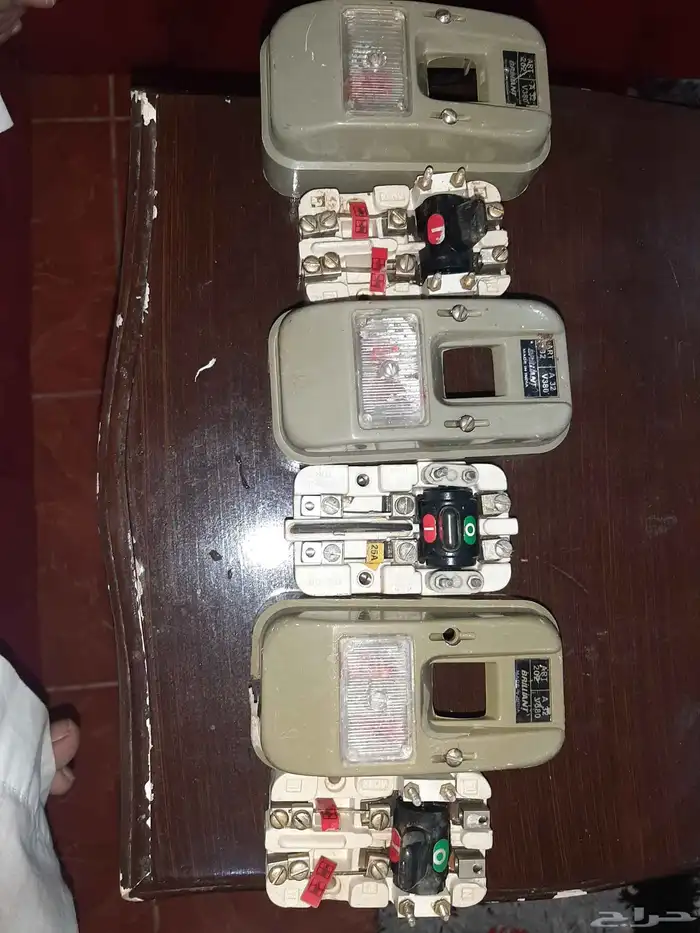 ثلاث مفاتيح مكيف قديم 2