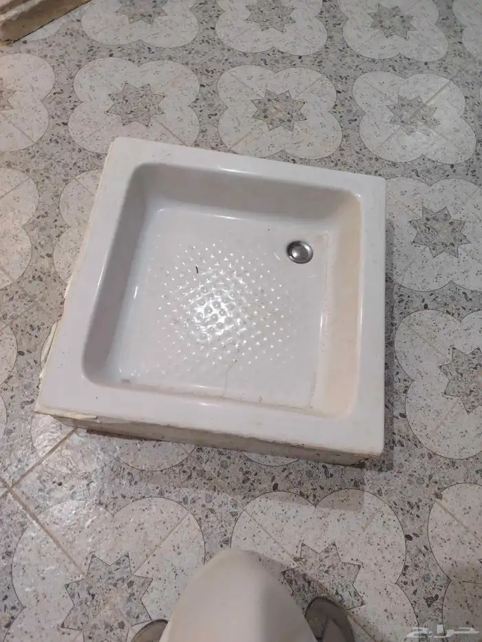 للبيع مروش بانيو وشبابيك المنيوم وشباط مكيفات حديد 1