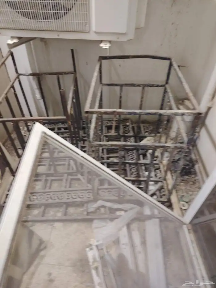 للبيع مروش بانيو وشبابيك المنيوم وشباط مكيفات حديد 4