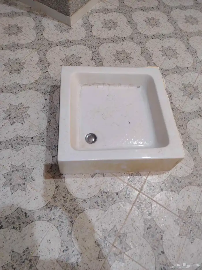 للبيع مروش بانيو وشبابيك المنيوم وشباط مكيفات حديد 0