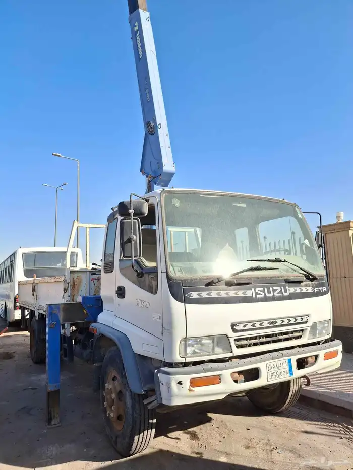 لوري ايسوزو مديل 2012 ونش 5طن 2