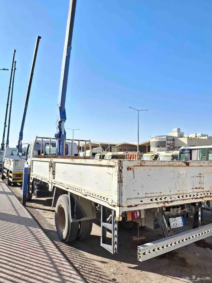 لوري ايسوزو مديل 2012 ونش 5طن 6