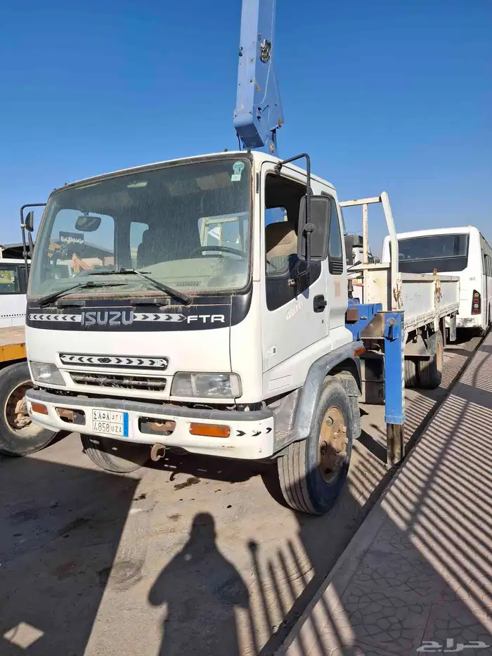 لوري ايسوزو مديل 2012 ونش 5طن 1