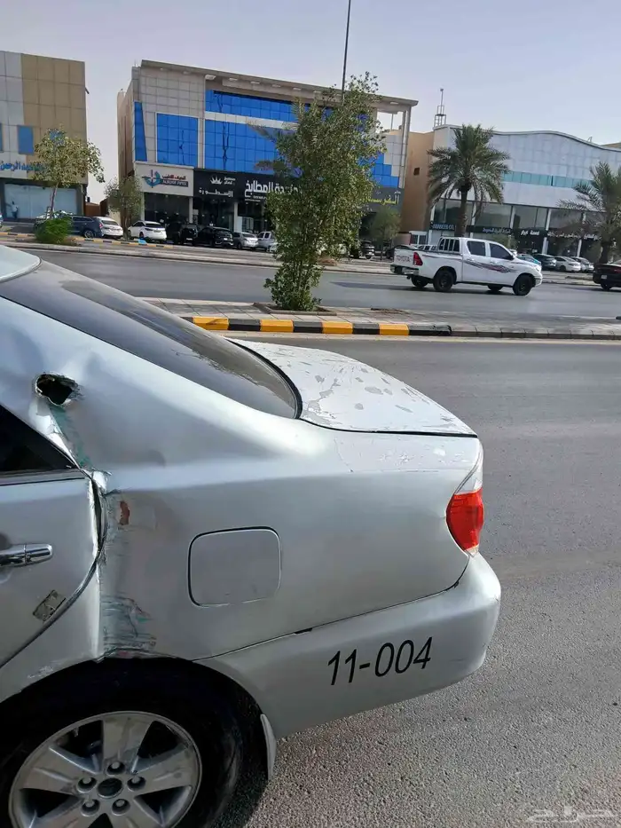 كامري فل كامل 2006 فيها صدمه خفيفه 1