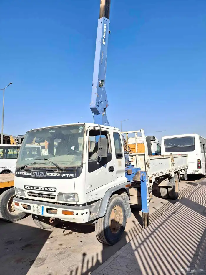 لوري ايسوزو مديل 2012 ونش 5طن 0