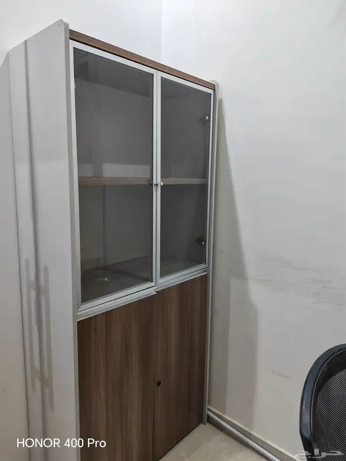 مكاتب وطاولات للبيع وصندوق سلفرات 11