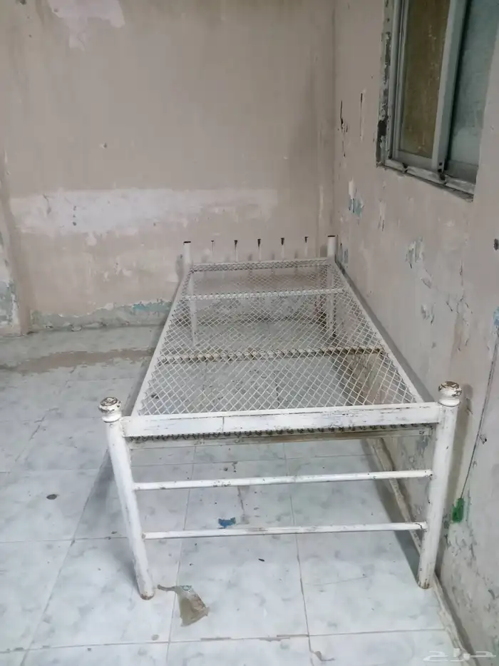 سرير حديد 1