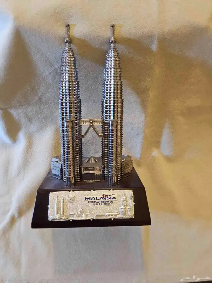 مجسم برجي بتروناس في ماليزيا 0
