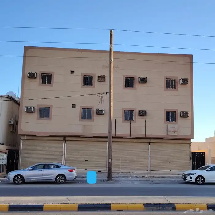 عماره سكنيه تجاريه خمس محلات و ثمان شقق 0