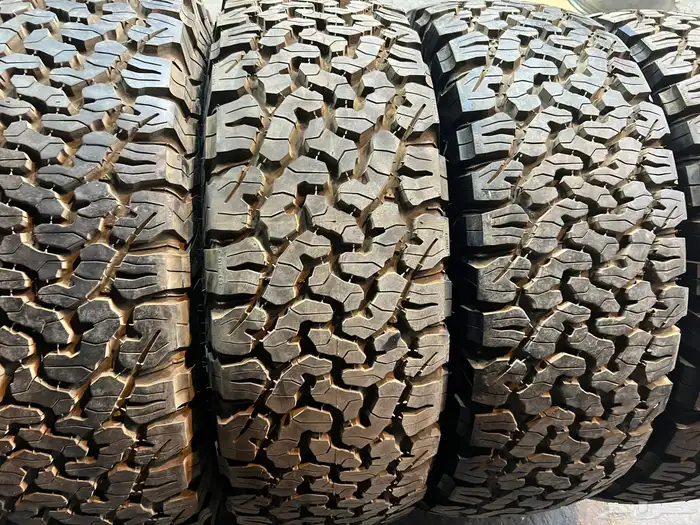 كفرات نص حجري بي اف جودرتش مقاس 265 70 16 15