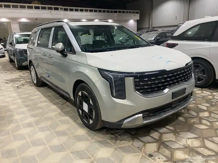 كيا كرنفال نص فل سعودي 2025 11