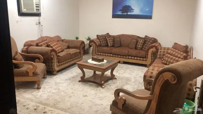 للبيع كنب بدون السجادة معاها طاوله 0