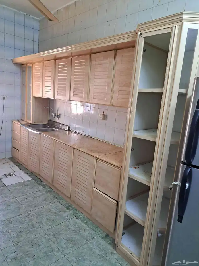 دولاب مطبخ نضيف وسليم 1