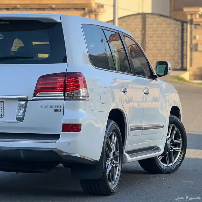 لكزس 2015 سعودي LX570 مخزن 7