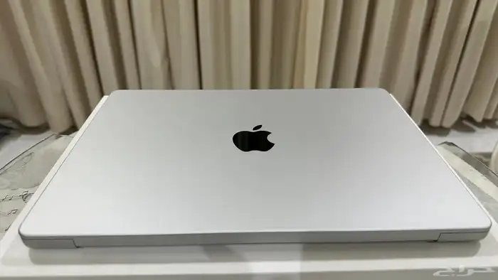 ماك بوك برو شاشة 14 بوصة M1 5