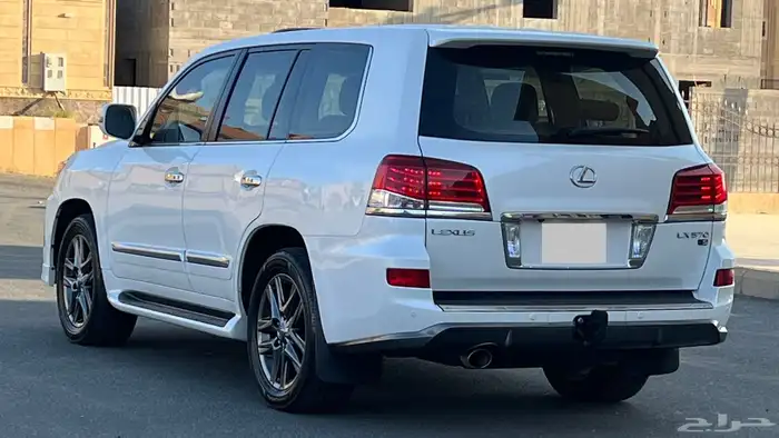 لكزس 2015 سعودي LX570 مخزن 8