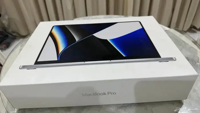 ماك بوك برو شاشة 14 بوصة M1 2