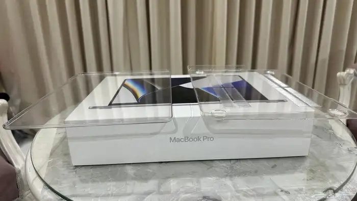 ماك بوك برو شاشة 14 بوصة M1 7