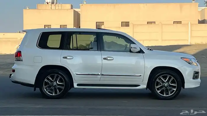 لكزس 2015 سعودي LX570 مخزن 4