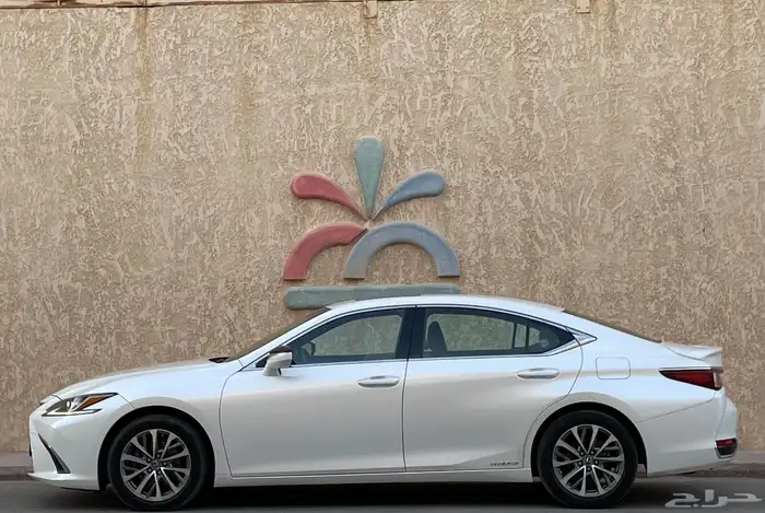 لكزس ES300h موديل 2022 5