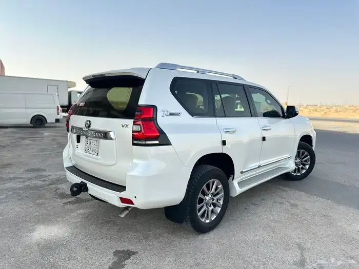 تويوتا برادو VX 2021 سعودي فل كامل 6 سلندر ماشي 64 الف 2