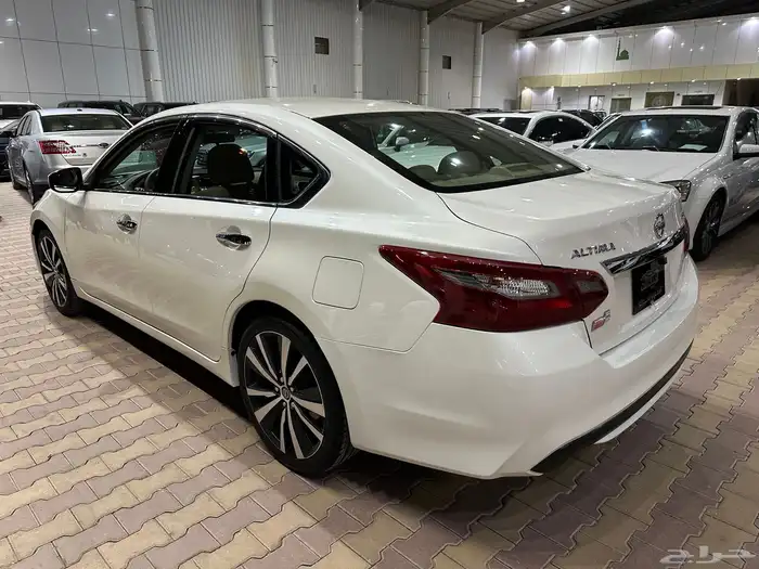 نيسان التيما موديل 2018 نظيف 23