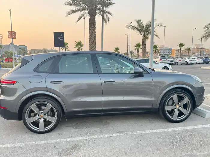 بورش كايين 2022. S. 2