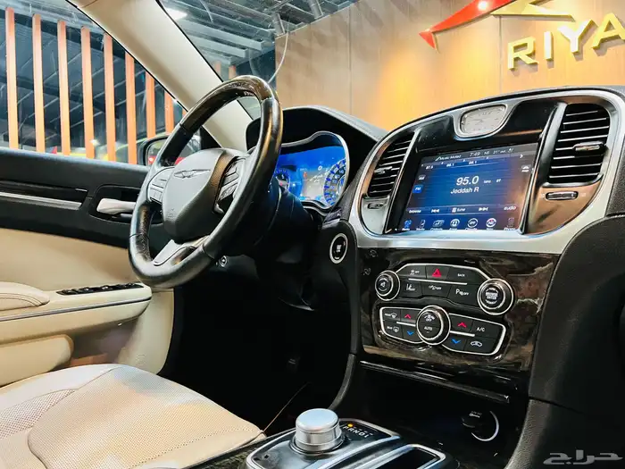 كرايزلر 2016 C300 فل كامل لمتد V6 ( بحاله ممتازه) 7
