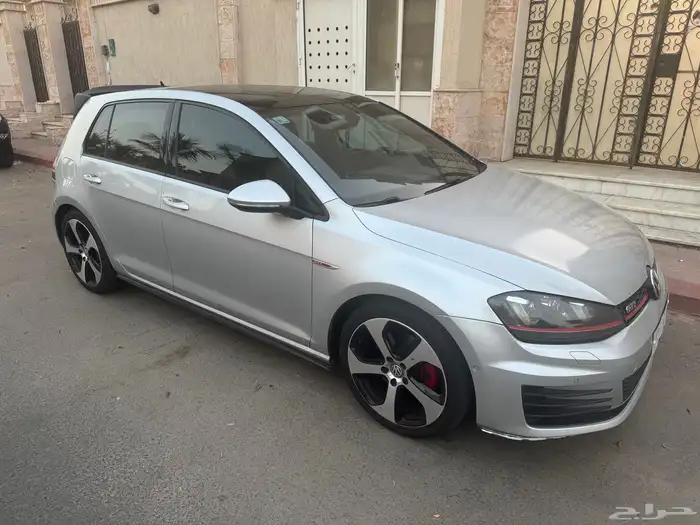 سيارة جولف Mk7.5 1