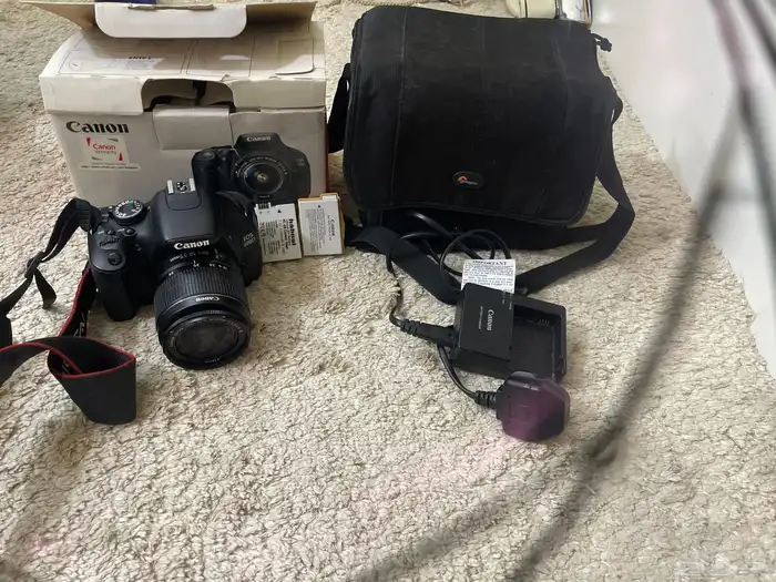 كاميره Canon مع كامل معداته بدون ذاكره 0