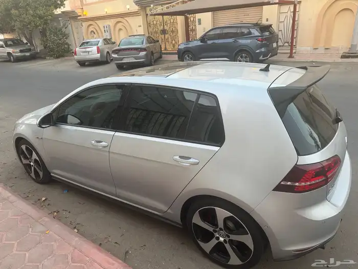 سيارة جولف Mk7.5 2