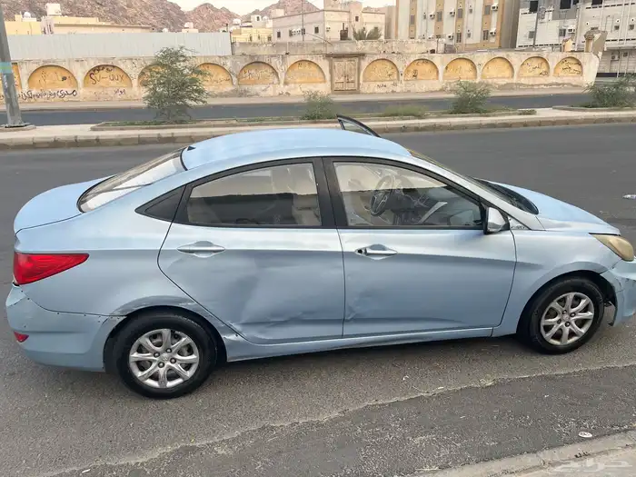 اكسنت 2012 الممشى 460 اللون بحري 7