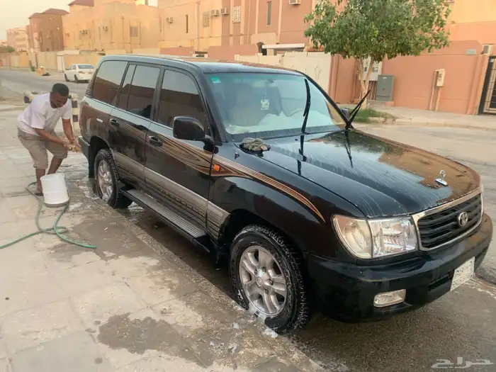 لاندكروزر 2002 اسود فتحه ثلاجه مكيفين 1