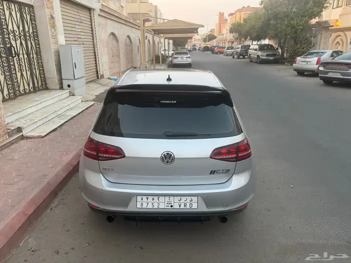 سيارة جولف Mk7.5 4