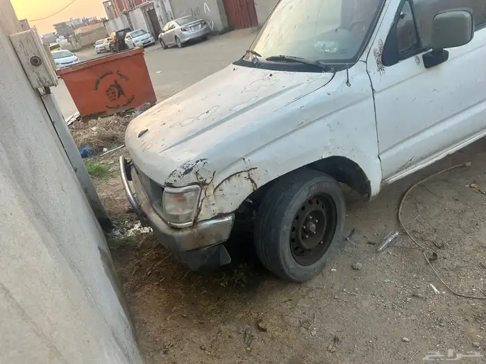 هايلوكس موديل 93 يمكن هذا الموديل الله أعلم أنا فقد أعلن و 4