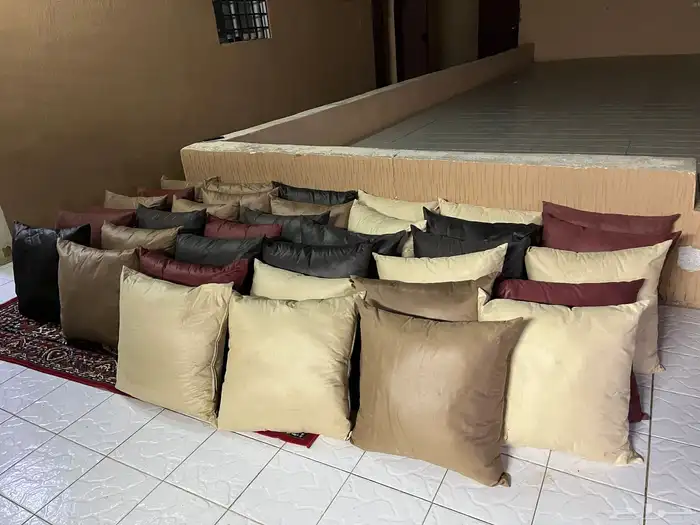 مخاد للبيع 0