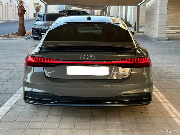 Audi A7 S-Line Black Edition على الضمان 6