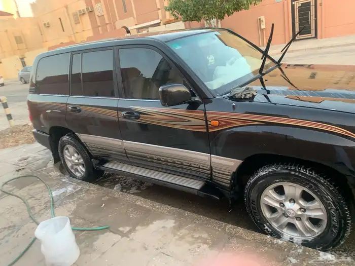 لاندكروزر 2002 اسود فتحه ثلاجه مكيفين 0